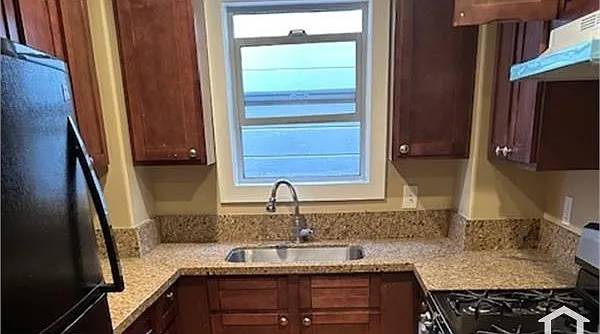 6 bed, 3000 sqft, $5,500 — Photo 2