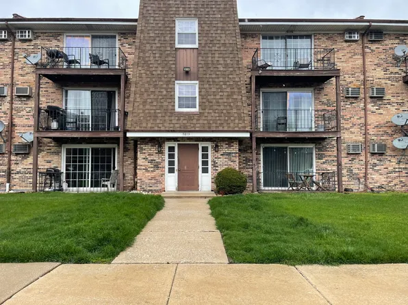 9819 Nottingham Ave APT 305, Chicago Ridge, IL 60415