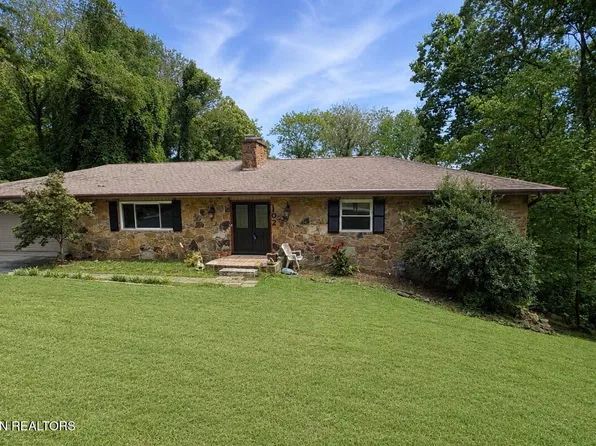 102 E Morningside Dr, Oak Ridge, TN 37830