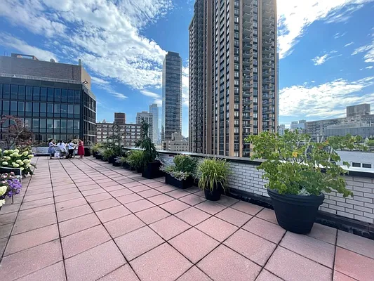 Rented by Nest Seekers International | media 17