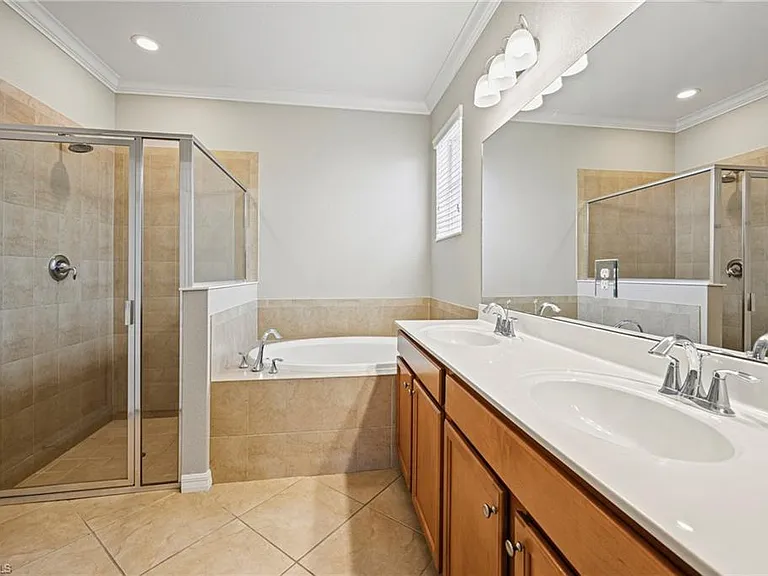 13566 Messino Ct — Photo 16