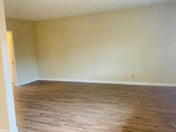 4th image of 4415 Ocean View Blvd APT 15
