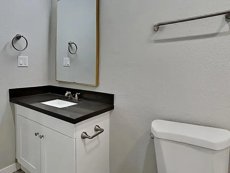 1302 E Vista Ave #2 — Photo 3