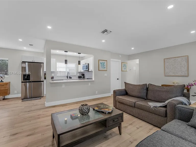 1204 NE 7th St — Photo 7