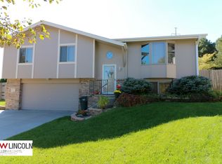 8111 Lea Rae Pl, Lincoln, NE 68516