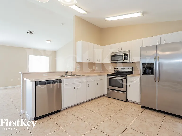 8189 Oakhurst Blvd — Photo 5