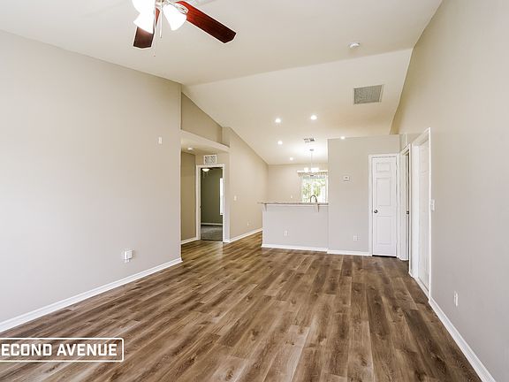 4th image of 219 SE 18th Ter
