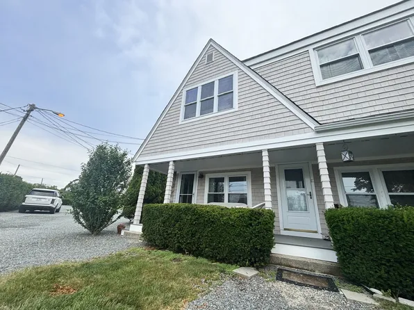 152 Tuckerman Ave APT 9, Middletown, RI 02842