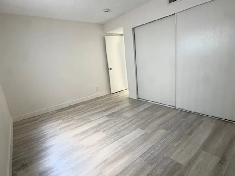 13925 Sherman Way — Photo 21