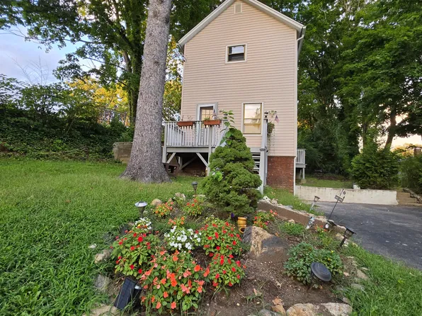 27B Wood Rd, Great Neck, NY 11024