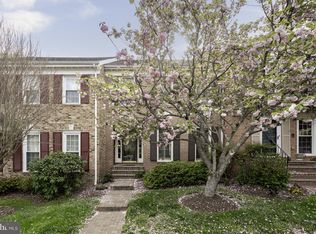 9819 Burke Pond Ln, Burke, VA 22015