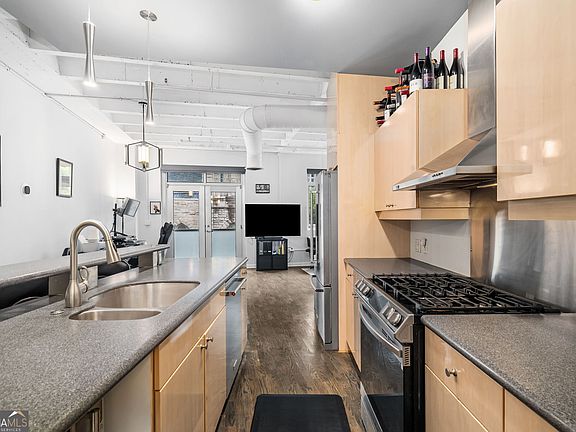 4th image of 805 Peachtree St NE Unit 318