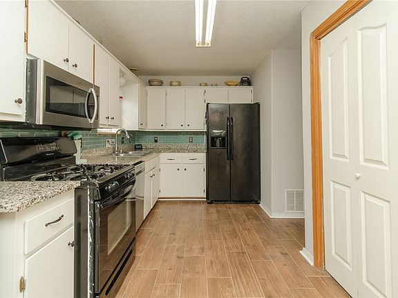 5th image of 249 Kelsey Ln