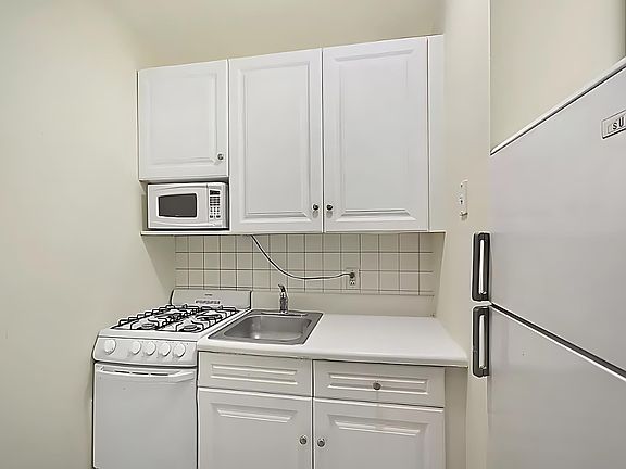 5th image of 247 E 81st St APT 3E