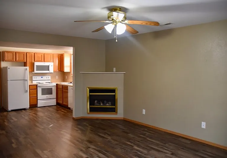 1425 W Frosty Dr #4 — Photo 9