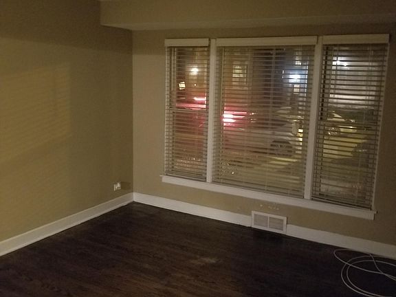3rd image of 8933 S Blackstone Ave APT 1N