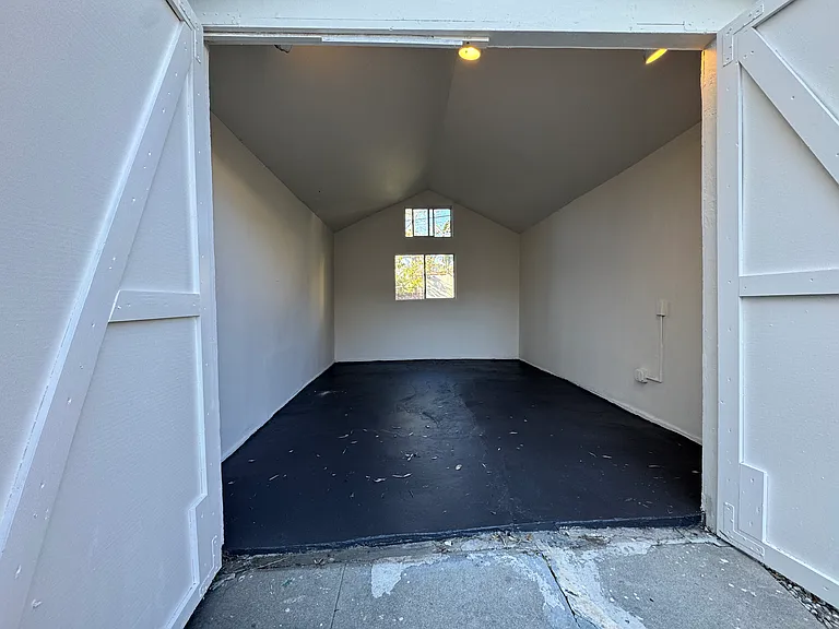 849 N West Knoll Dr — Photo 41
