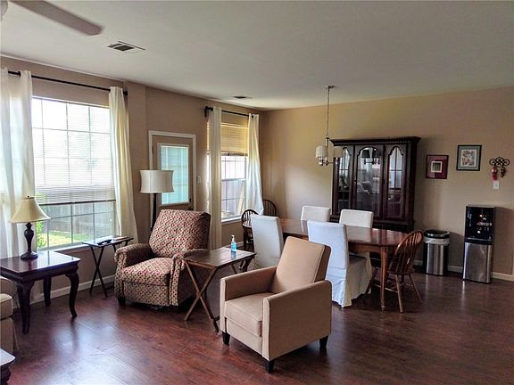 5th image of 1041 Disraeli Cir