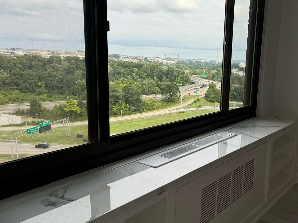 1st image of 1011 Arlington Blvd APT 925