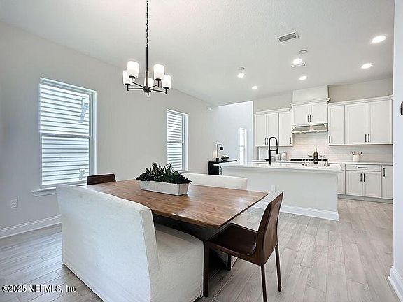5th image of 129 BEDFORD Terrace #143
