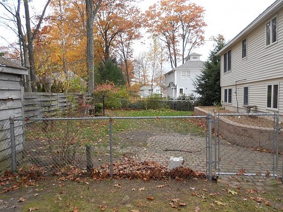 5th image of 56 Lake Shore Rd