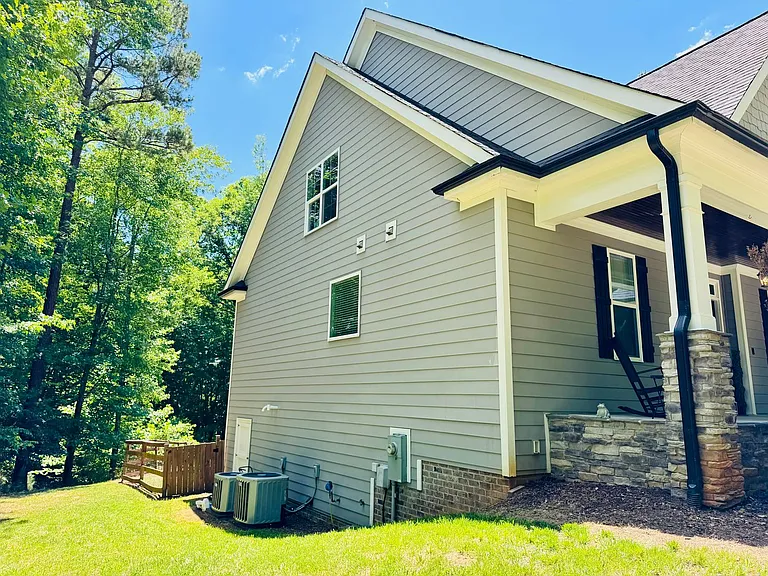 3658 Pleasants Ridge Dr — Photo 2