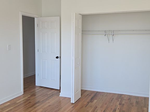 4th image of 10814 S King Dr #3