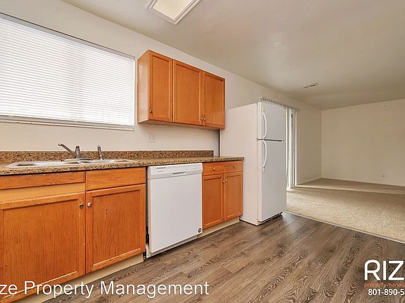 4th image of 240 E Crestone Ave #9368358