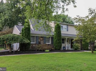 40 Doe Run Dr, Holland, PA 18966