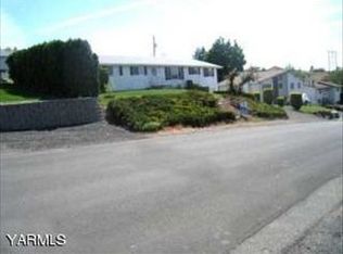 906 Riverview Ave, Selah, WA 98942