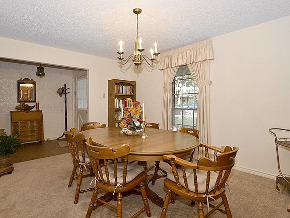 2nd image of 1631 Villanova Dr