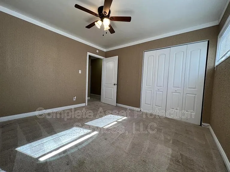 7728 Catalpa Ave — Photo 4