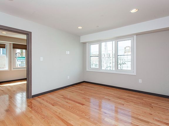 4th image of 2553 Montrose St #B