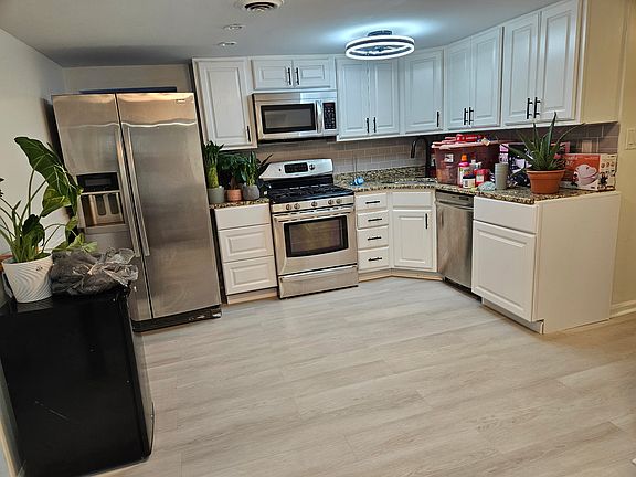 2nd image of 10351 Parkside Ave #Basement