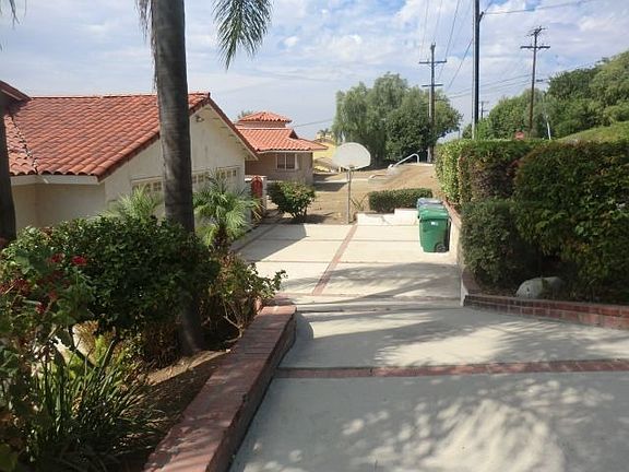 2nd image of 1532 La Loma Dr