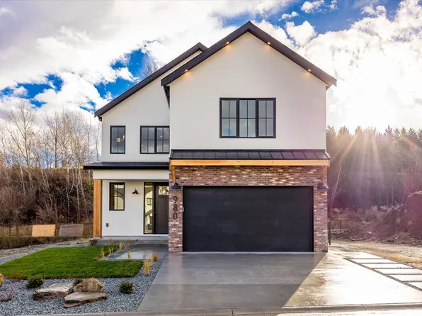 980 Bull Cres, Kelowna, BC V1W 0E6