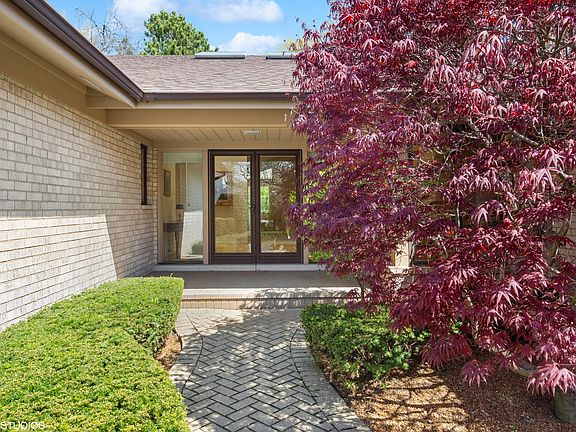 2nd image of 30 Tamarisk Ln