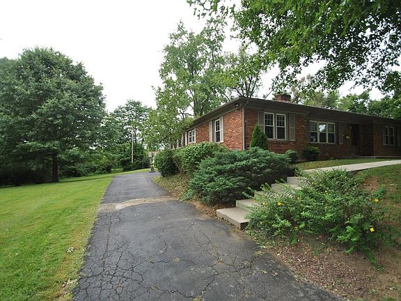 4th image of 230 Fairway Dr