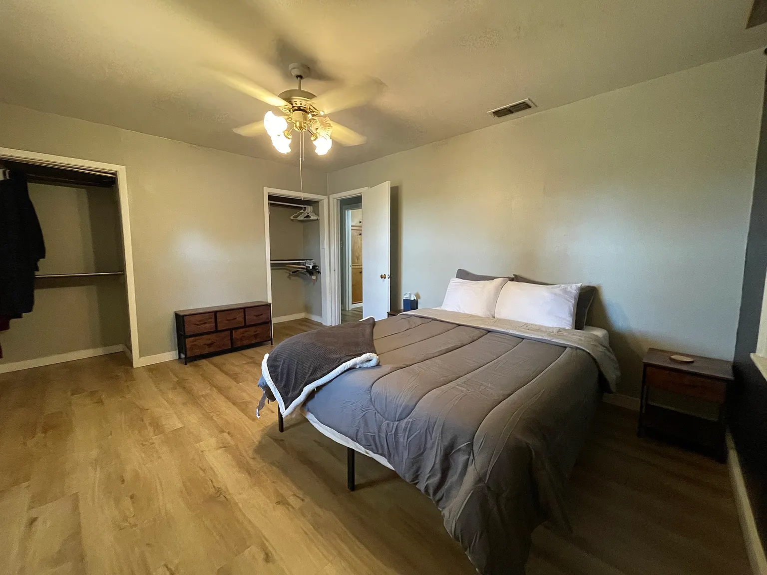 3 bed, 1381 sqft, $2,400 — Photo 4
