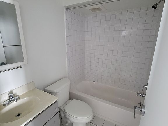 4th image of 2231 Bryn Mawr Ave #11