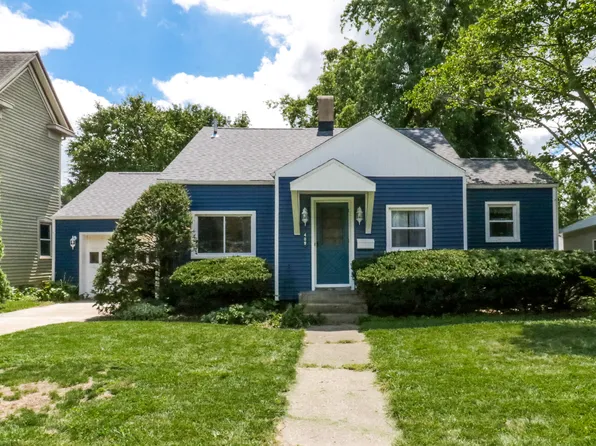 409 E Elm St, Le Roy, IL 61752