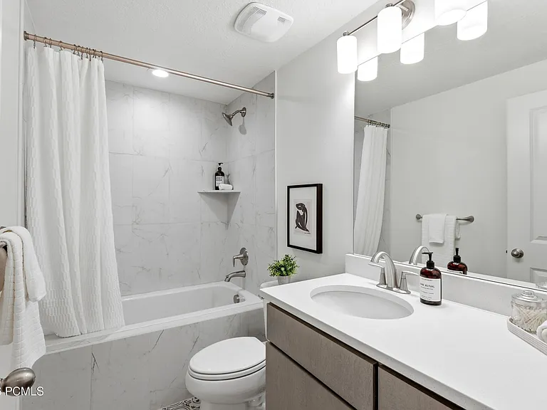 6097 N Brookline Rd — Photo 27