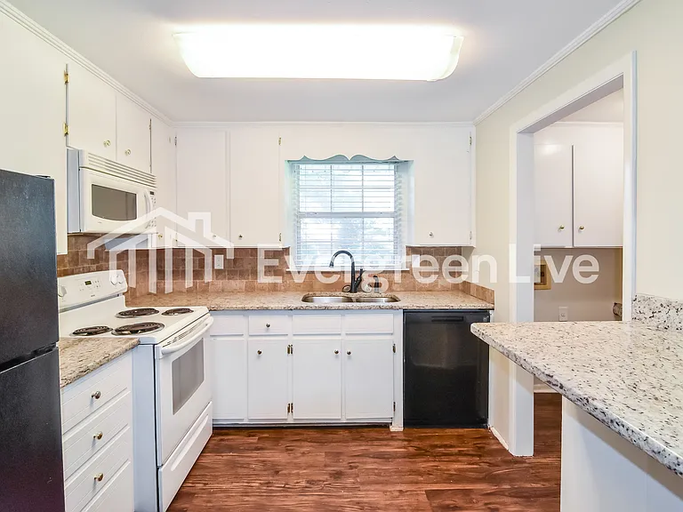 3660 Robert E Lee Dr — Photo 7