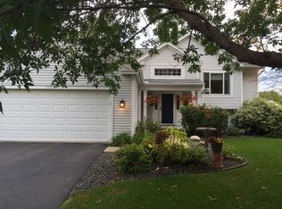 17375 Honeysuckle Ct, Lakeville, MN 55044