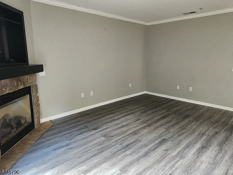 10 Maple Cres #13 — Photo 11