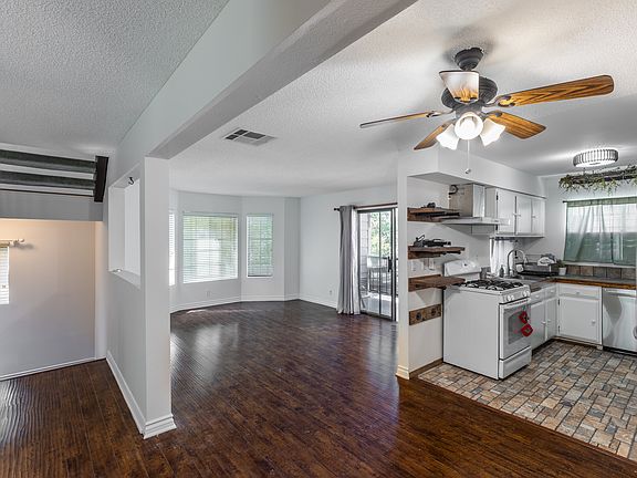 5th image of 411 Pioneer Dr Unit 1