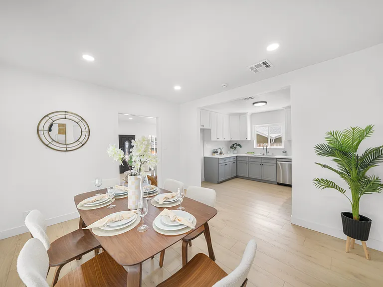 2035 Las Colinas Ave — Photo 21