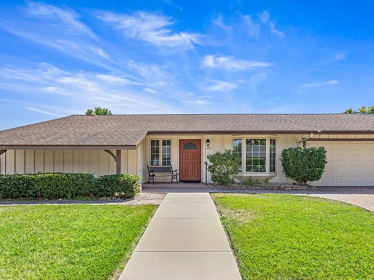 6221 Marlborough Dr — Photo 1