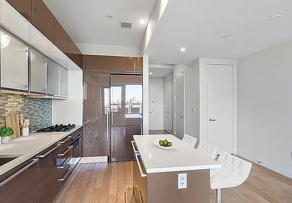 4th image of 75 Wall St APT 31Q