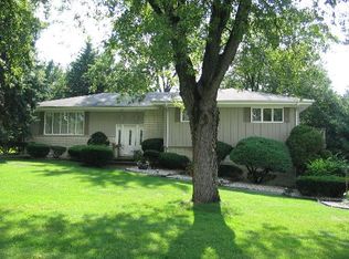15 Regent Dr, Oak Brook, IL 60523